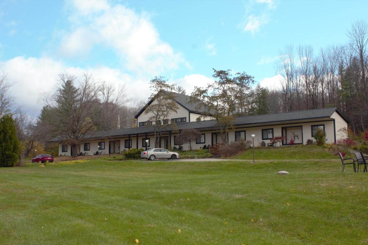 Stanford House Motel Manchester Center Eksteriør billede